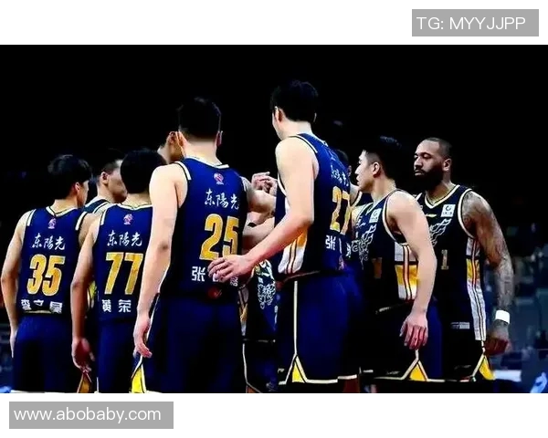 广东宏远再胜上海男篮，取得CBA季后赛前四连胜，积极冲击总冠军