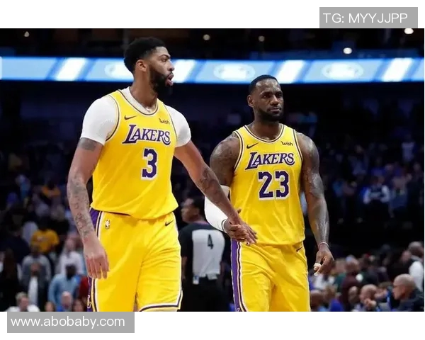 湖人队终极阵容曝光，詹姆斯、戴维斯或搭档球场震撼对决